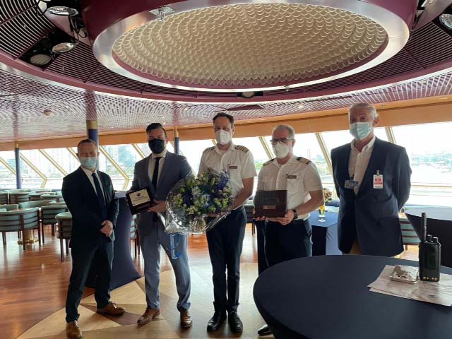 Key and Plaque Ceremony ms Zaandam tijdens bezoek aan Rotterdam